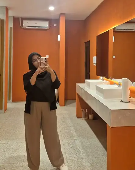 Restroom vanity
